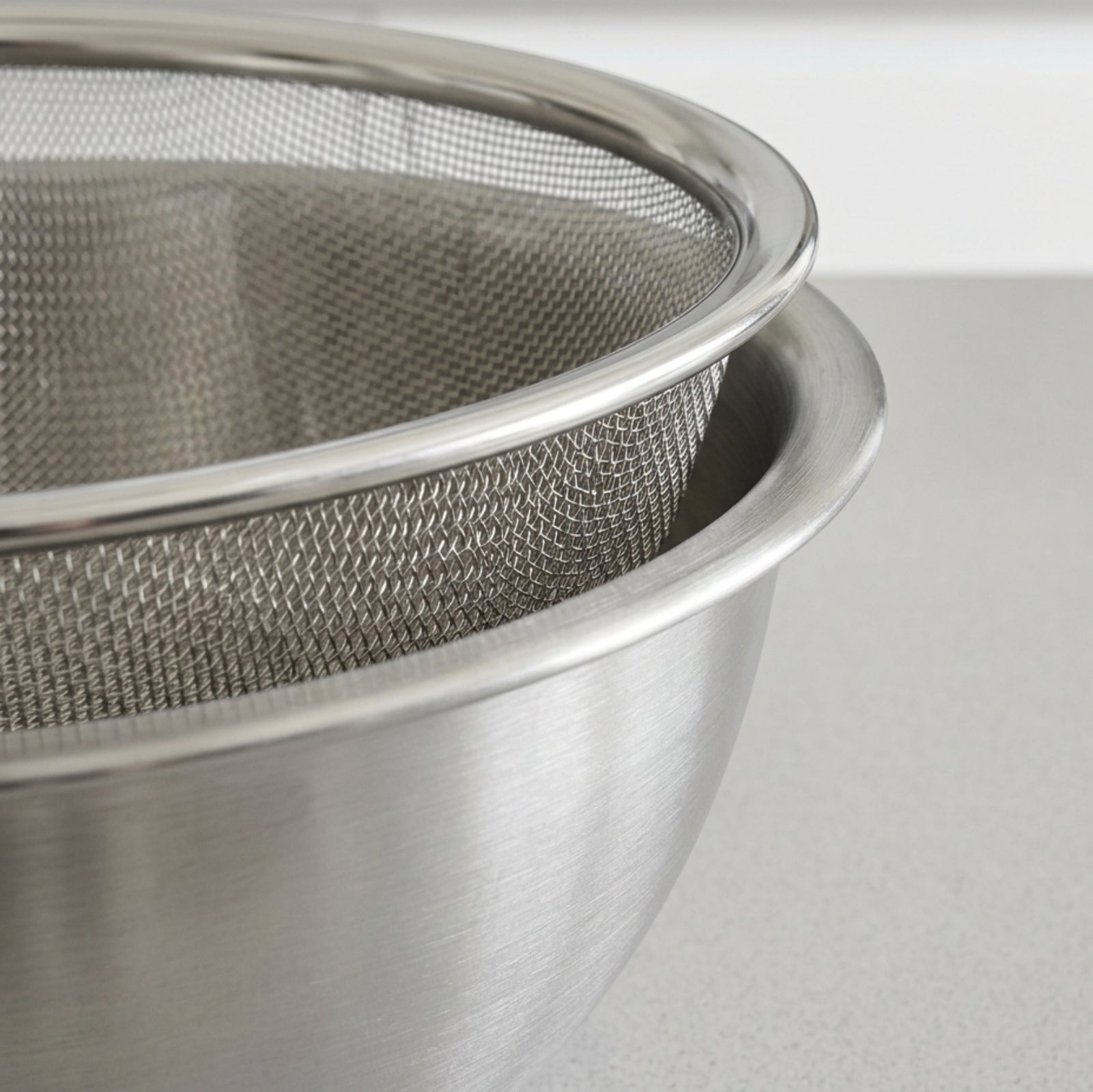 Modusly Bowlrest Stainless Mesh Draining Basket with Catch Bowl 10 in - Detail view